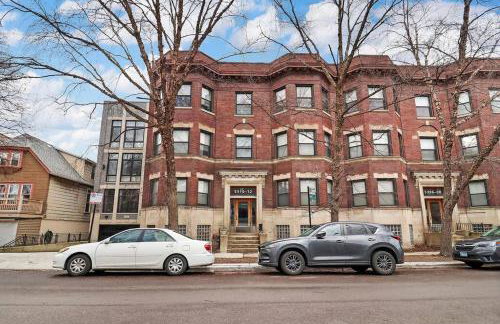 Modern & Spacious 3BR Apt with In-Unit Laundry - Bstone 2 - Photo 5