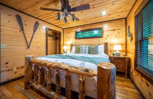 Rustic Family Getaway - Pool Table, Hot Tub, Pets, Great Location - Photo 33