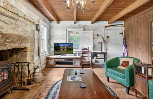 Historic Restored Farmhouse with Cowboy Cauldron Fire Pit Near Ice Mountain, Capon Bridge, West Virginia - Foto 12