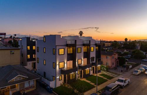 Luxury Modern 4 Bedroom 4 Bathroom Home with Rooftop Deck #4 - Foto 50