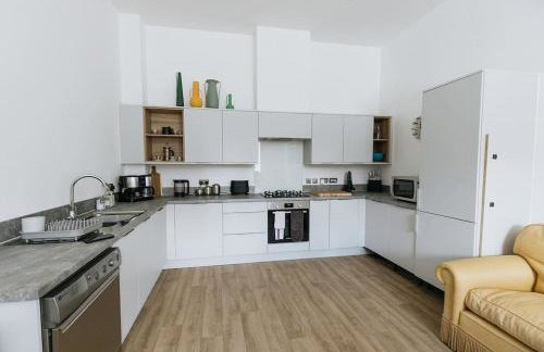 Grade II Mill Townhouse in Leeds with Free Parking which Sleeps 6 - Photo 10