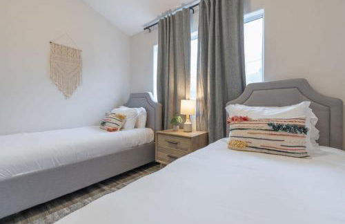 Sunlit La Jolla Village Gem with Peak Ocean Views - Photo 30