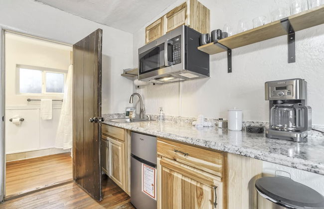 1BD Suite Trails & Garden of the Gods Dogs Welcome! - Photo 8