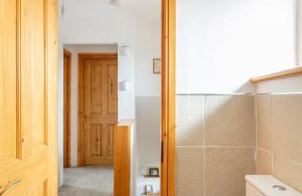 Relaxing Birdsong 4 Bedroom House - Photo 4