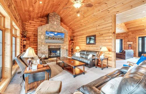 Liberty Pines - Lakefront Log Home, Swim Spa & Game Room - Photo 5