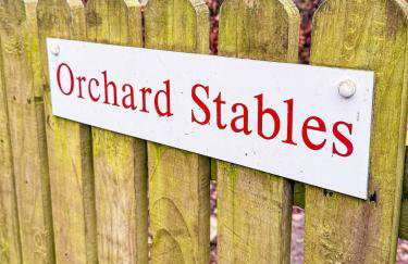 Orchard Stables 3 BDR 3BTH long stays parking - Photo 12