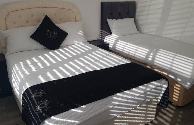 "room in House - Gatwick Triple Room. Fully Furnished. West Sussex." - Foto 3