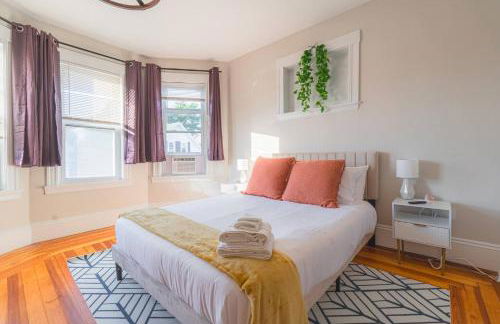 Charming 4-BDR - Walk to Downtown & Free parking! - Foto 11