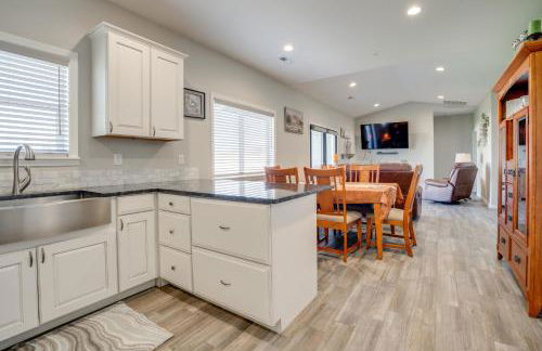 Walk to Moses Lake! Family Home with Fenced Yard - Foto 7