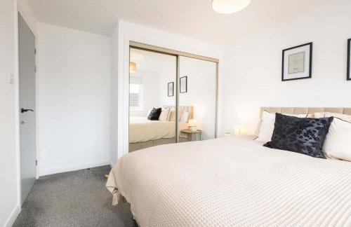 LANGLEY HOUSE Free Parking central LOCATION 5 bed all double with smart TV 3 BATHROOMS Loved by TRADES teams ideal for LONG STAYS contact langley cottages and apartments - Foto 10