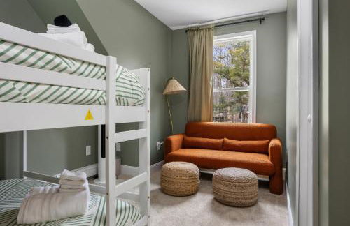 Lakefront Retreat, Mins to Dtown, Firepit, Hot Tub, Pet friendly! - Foto 34