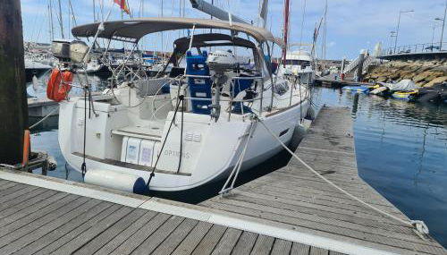 Sleep aboard a modern sailboat in Oeiras - Foto 3
