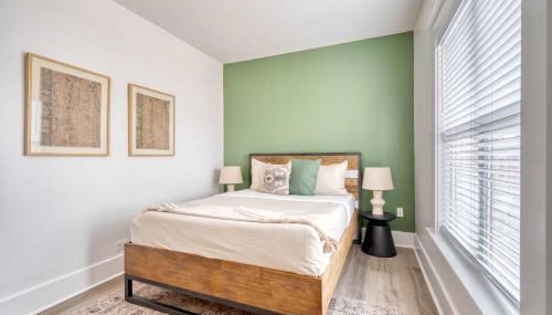 The 2BR Soul Lounge - 91 WalkScore - Photo 4