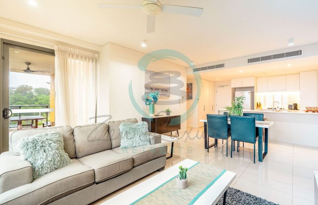 Waterfront Retreat Ocean Views Pool Balcony - Photo 2