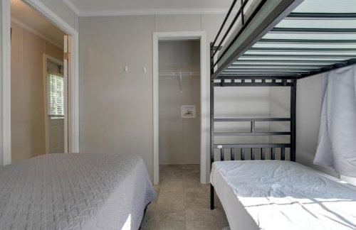 Cassopolis Cabin with On-Site Fishing Pier! - Foto 18