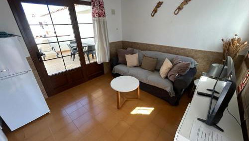 Lovely newly refurbished 1 Bedroom Flat Minutes From Sandy Beach,private terrace - Photo 3