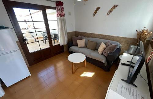 Lovely newly refurbished 1 Bedroom Flat Minutes From Sandy Beach,private terrace - Photo 3