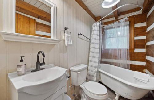 Riverfront Log Cabin Hot Tub, Mtn Views & Hottub - Foto 25