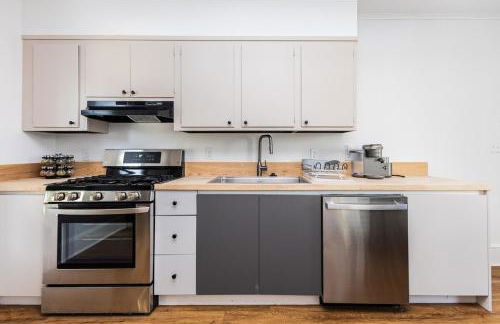 Spacious 3BR Family Flat Near Encore Assembly Row - Photo 14