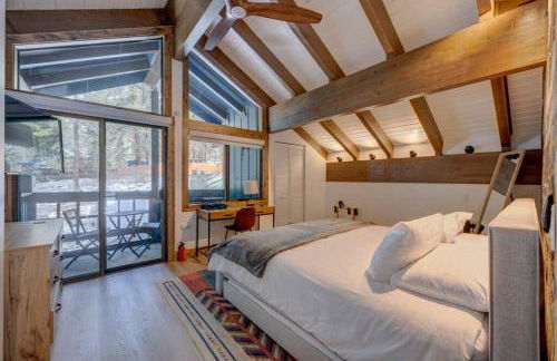 Extra Spacious 2BR Cabin w Office and Outdoor Deck - Foto 9