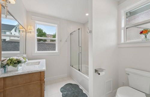 NEW! Heritage Retreat in the heart of Stillwater - Foto 21