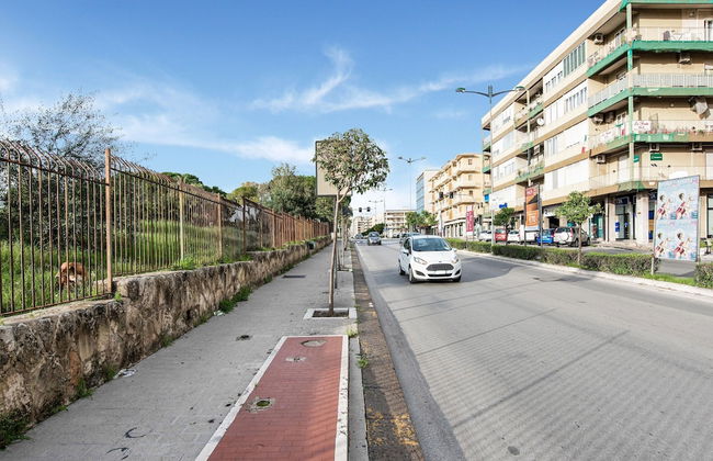 City Apartment w/ Balcony - Foto 27