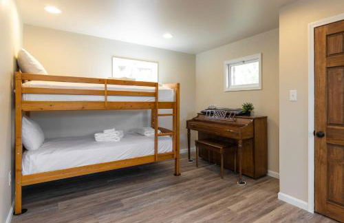 Sleeps 12, Wooded Lot, Near Ark, Great for Family - Foto 20