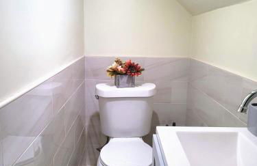 Nice big house with parking, king bed, yard - Foto 24