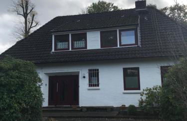 FeWo Aurich Zentrum EG 3 Schlafzimmer und FeWo OG 4 Schlafzimmer - Foto 1