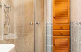 Amplio piso con 4 habitaciones para disfrutar de Málaga con parking gratuito - Photo 14