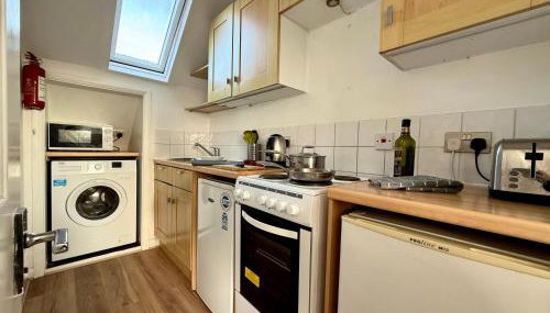 One-Bedroom flat in Cheam Village - Foto 2, stove, toaster