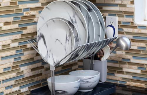 Pasadena Charming Vacation Home with Hot Jacuzzi - Photo 42