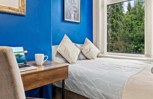 Manchester Contractor House - Fast WiFi - Sleeps 7! - Foto 13