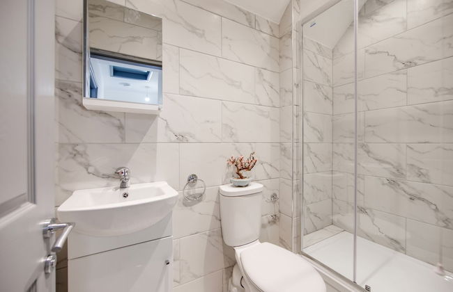 4 Bed - Sleeps 6 - Private Garden - Free Parking - Foto 19