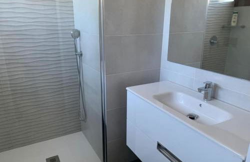 Modern House with large pool! - Photo 19