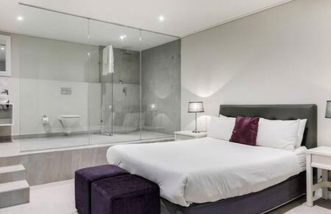 Large 9 Bedroom Villa in Camps Bay w Pool Apostles Views - Photo 18