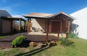 Linda casa com piscina 50m praia - Foto 7