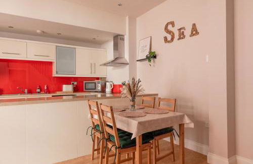 Charming Beachside Town House - Photo 10