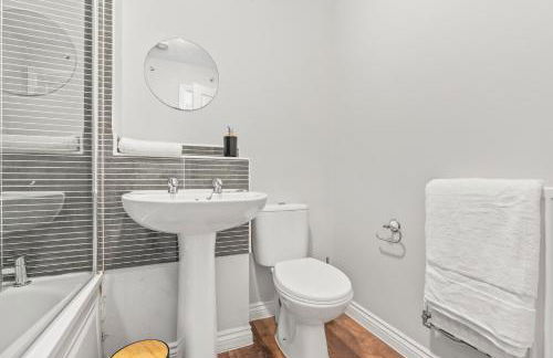 Stylish 4 Bedroom House in St Neots w Free Parking - Foto 16