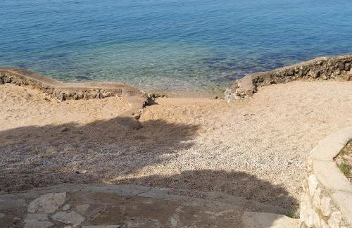 Dolphin view with a pool by the beach - Foto 33