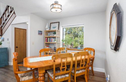 Forest Home with Deck, EV Station, King Beds - Foto 27