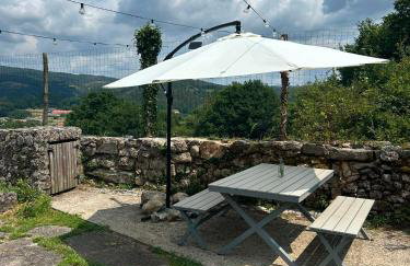 Encantadora Villa de Piedra con Jardín y Chimenea - Foto 13