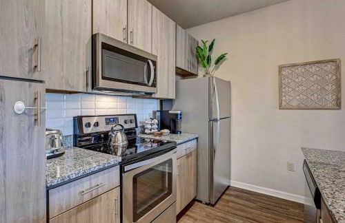 Boho Oasis w KING Bed w POOL Nr AIRPTShoppingDWTN - Foto 23