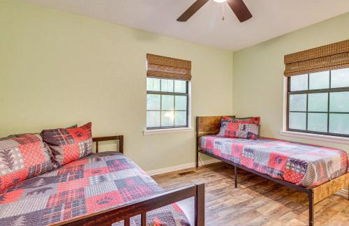 Cotter Home with Deck about 1 Mi to Big Spring Park! - Foto 23