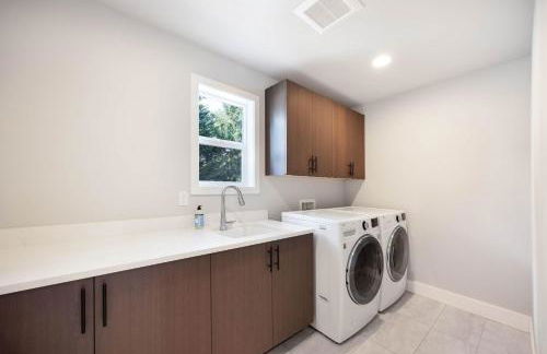 Modern 4BR Family Oasis - Treehouse Bunk &Game Room - Foto 48