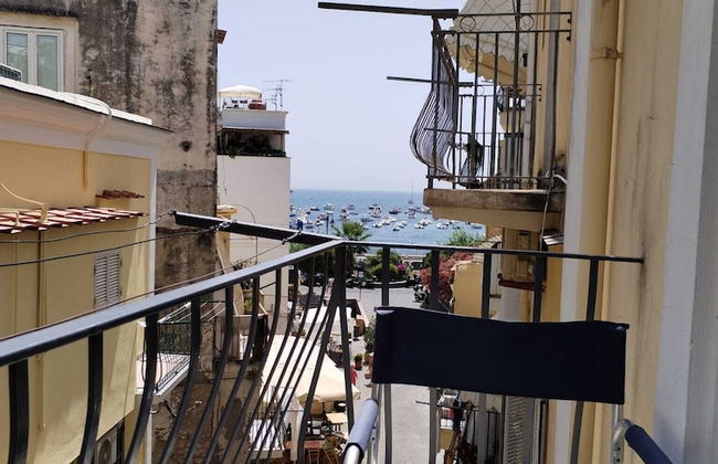 Ischia Ponte Romantic Apartment in the Historical Center and Near the sea - Foto 22