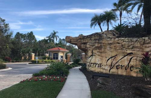 Disney Dream with Hot Tub, Pool, Xbox, Games Room, Lakeview, 10 min to Disney, Clubhouse - Foto 54