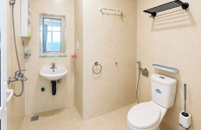 HQH Sea View Apartment - Photo 33