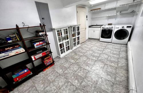 Newly Remodeled spacious units, minutes from mountains, inlet, downtown and airport - Photo 36