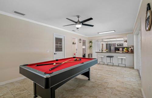 Spacious & Amazing Home w Big Pool and Patio - Photo 17